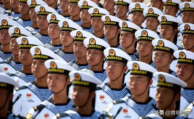 方陣口號最帥天團之海軍方隊回青島閱兵場下的他們太帥了