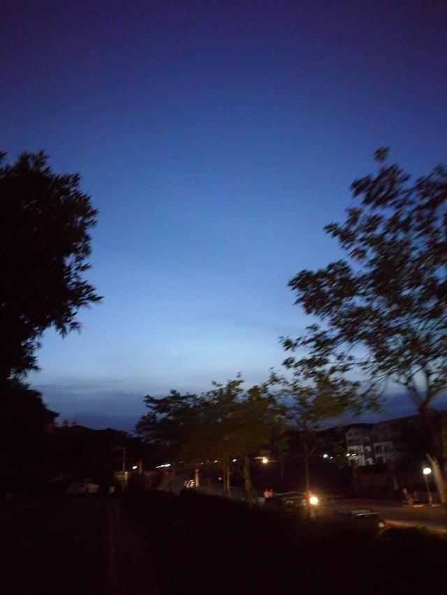 形容夜景的句子夜晚享受著寧靜